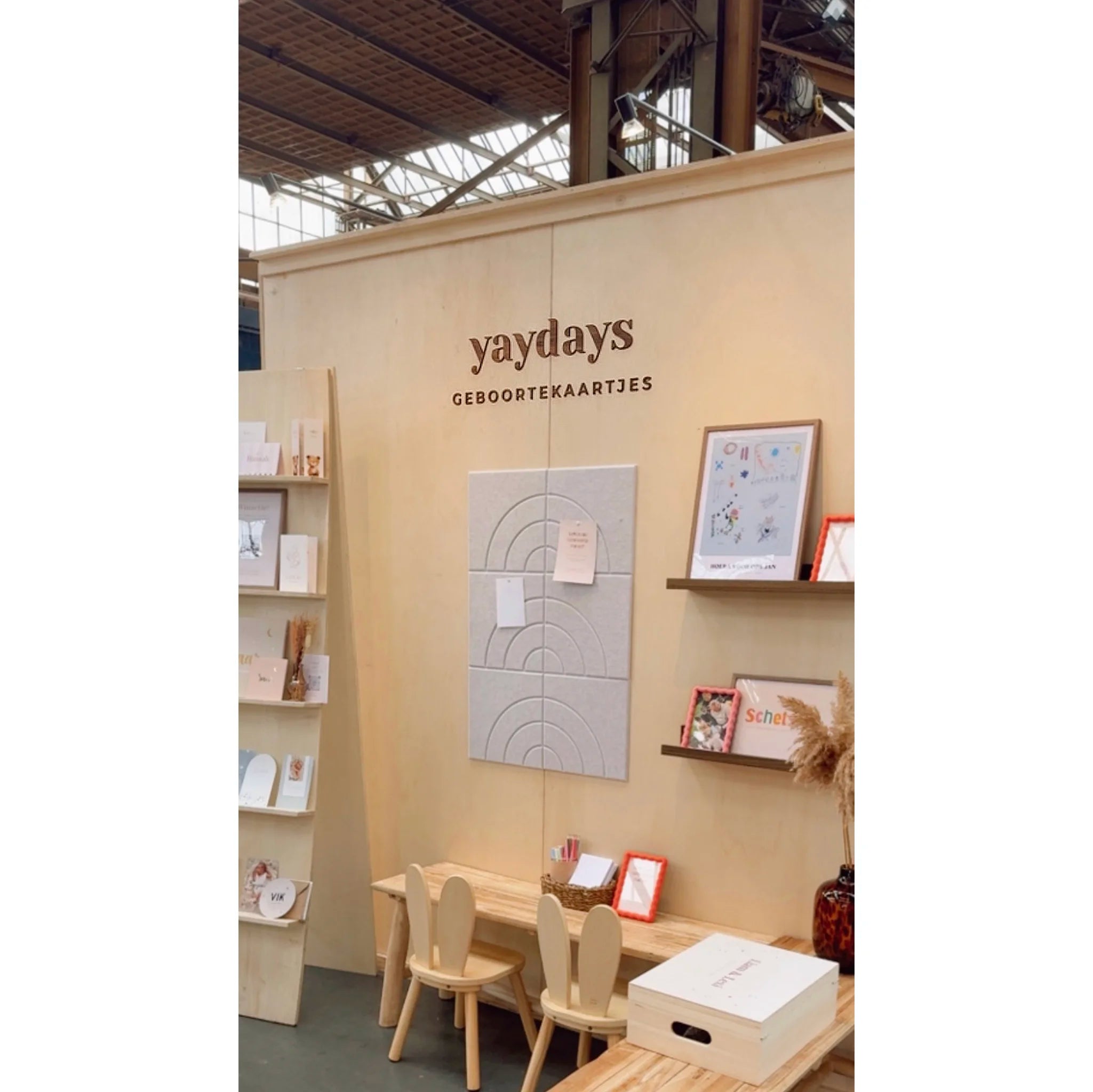 3D houten bedrijfslogo beurs stand tijdelijk en opnieuw bruikbaar