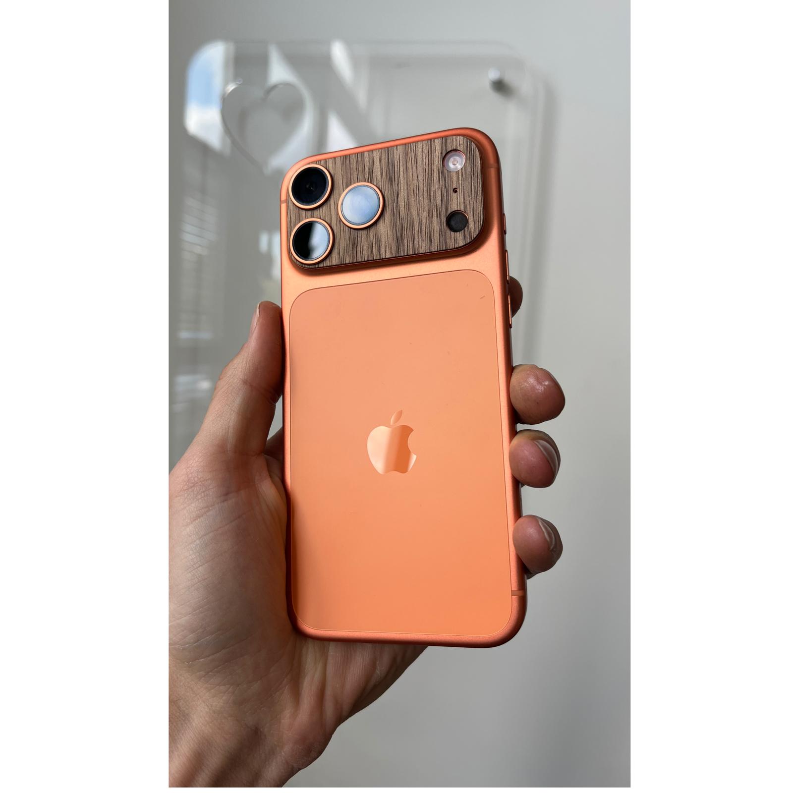 RAUW Houten iPhone Skin