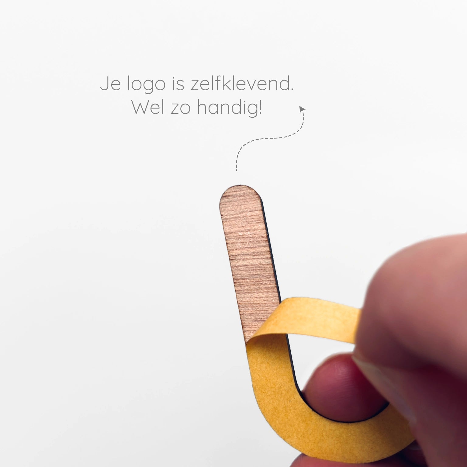 Zelfklevend bedrijfslogo voor aan de muur