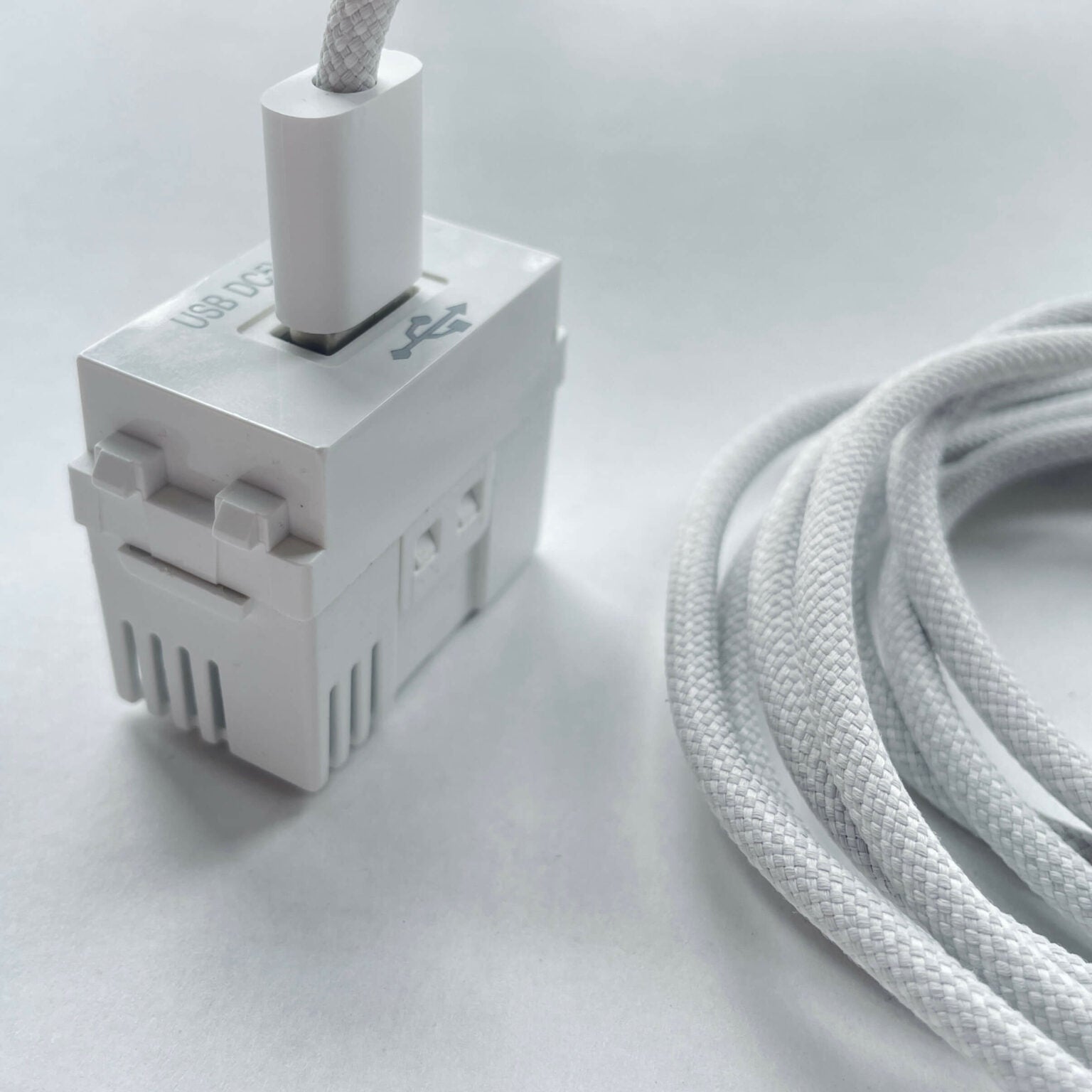 230 V > USB Module P'uur