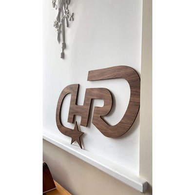 RAUW 3D logo hout aan de muur